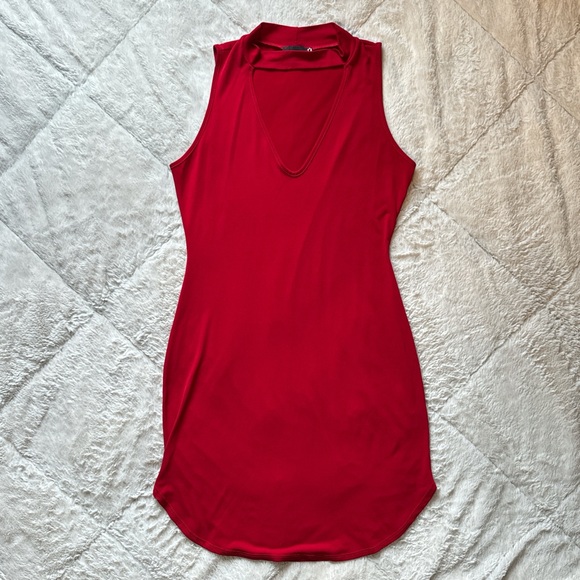 Sleeveless red dress - Picture 1 of 3